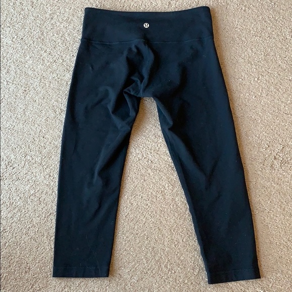 lululemon athletica Pants - Lululemon Wunder Under black Crop Leggings sz 6